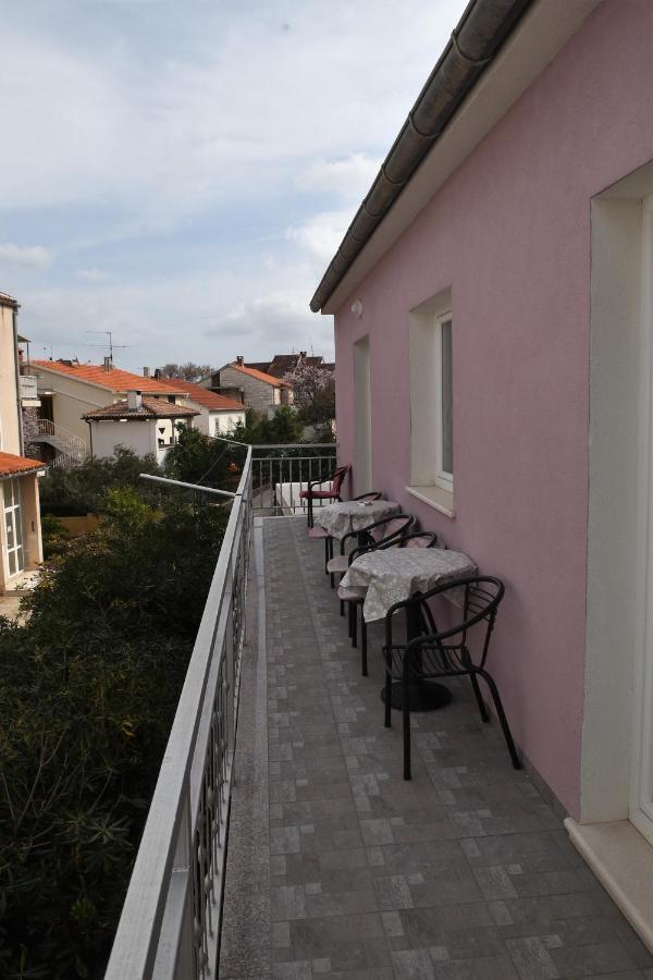 Apartment Manigo Supetar Eksteriør bilde
